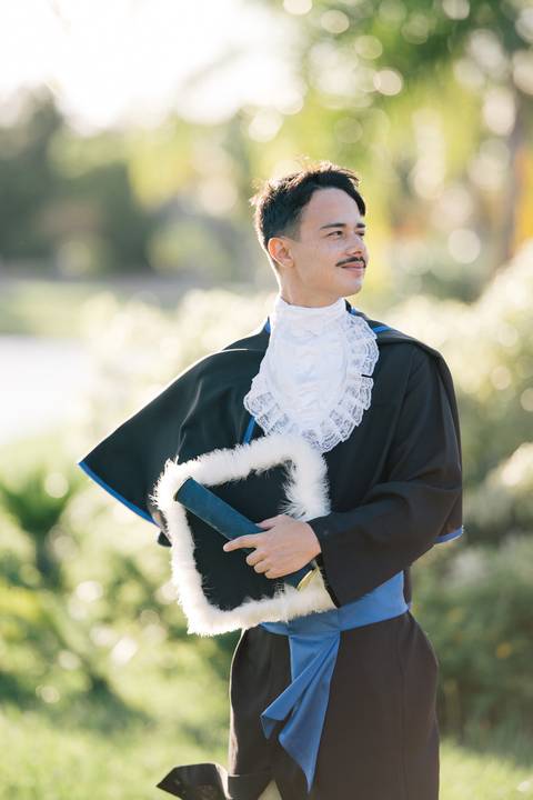 felipe-lopes-fotografia-fotografo-em-osorio-litoral-norte-do-rio-grande-do-sul-ensaio-de-toga-turma-de-formandos-curso-de-administracao-FURG-santo-antonio-da-patrulha-ensaio-externo-retrato-espontaneo-leve-natureza-por-do-sol'
