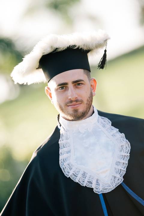 felipe-lopes-fotografia-fotografo-em-osorio-litoral-norte-do-rio-grande-do-sul-ensaio-de-toga-turma-de-formandos-curso-de-administracao-FURG-santo-antonio-da-patrulha-ensaio-externo-retrato-espontaneo-leve-natureza-por-do-sol'