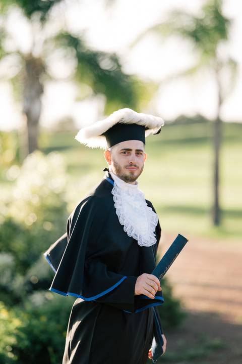 felipe-lopes-fotografia-fotografo-em-osorio-litoral-norte-do-rio-grande-do-sul-ensaio-de-toga-turma-de-formandos-curso-de-administracao-FURG-santo-antonio-da-patrulha-ensaio-externo-retrato-espontaneo-leve-natureza-por-do-sol'