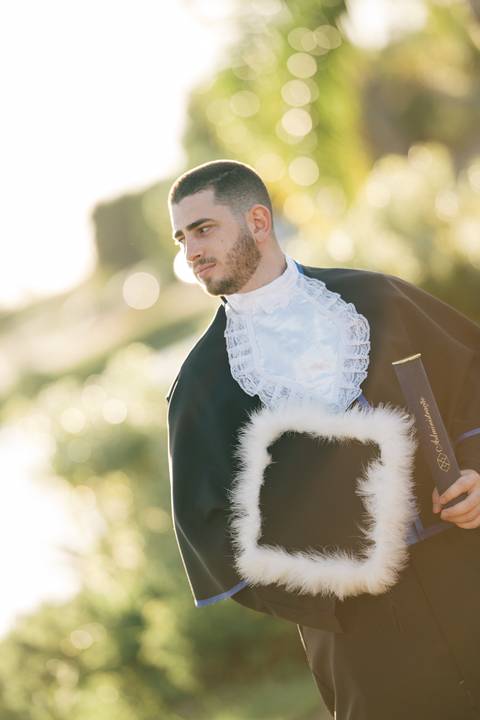 felipe-lopes-fotografia-fotografo-em-osorio-litoral-norte-do-rio-grande-do-sul-ensaio-de-toga-turma-de-formandos-curso-de-administracao-FURG-santo-antonio-da-patrulha-ensaio-externo-retrato-espontaneo-leve-natureza-por-do-sol'