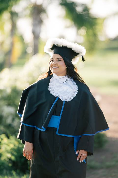 felipe-lopes-fotografia-fotografo-em-osorio-litoral-norte-do-rio-grande-do-sul-ensaio-de-toga-turma-de-formandos-curso-de-administracao-FURG-santo-antonio-da-patrulha-ensaio-externo-retrato-espontaneo-leve-natureza-por-do-sol'