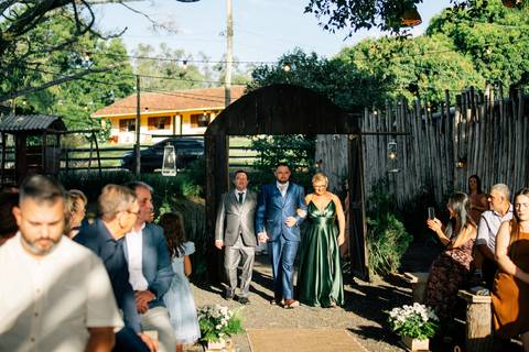 fotografo-em-osorio-litoral-norte-rio-grande-do-sul-felipe-lopes-fotografia-cerimonia-de-casamento-externo-por-do-sol-natureza-paisagem-campo-no-delicias-da-cancela-em-santo-antonio-da-patrulha-noivos'