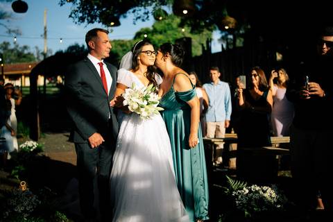 fotografo-em-osorio-litoral-norte-rio-grande-do-sul-felipe-lopes-fotografia-cerimonia-de-casamento-externo-por-do-sol-natureza-paisagem-campo-no-delicias-da-cancela-em-santo-antonio-da-patrulha-noivos'