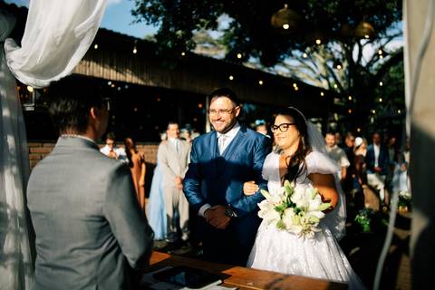 fotografo-em-osorio-litoral-norte-rio-grande-do-sul-felipe-lopes-fotografia-cerimonia-de-casamento-externo-por-do-sol-natureza-paisagem-campo-no-delicias-da-cancela-em-santo-antonio-da-patrulha-noivos'