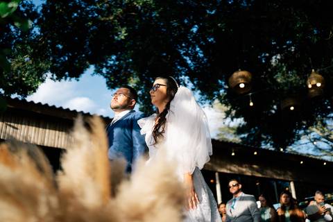 fotografo-em-osorio-litoral-norte-rio-grande-do-sul-felipe-lopes-fotografia-cerimonia-de-casamento-externo-por-do-sol-natureza-paisagem-campo-no-delicias-da-cancela-em-santo-antonio-da-patrulha-noivos'