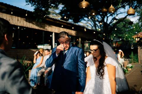 fotografo-em-osorio-litoral-norte-rio-grande-do-sul-felipe-lopes-fotografia-cerimonia-de-casamento-externo-por-do-sol-natureza-paisagem-campo-no-delicias-da-cancela-em-santo-antonio-da-patrulha-noivos'