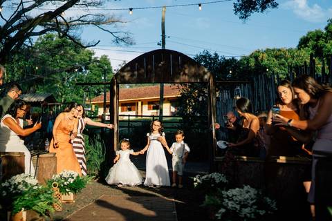 fotografo-em-osorio-litoral-norte-rio-grande-do-sul-felipe-lopes-fotografia-cerimonia-de-casamento-externo-por-do-sol-natureza-paisagem-campo-no-delicias-da-cancela-em-santo-antonio-da-patrulha-noivos'
