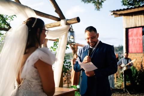 fotografo-em-osorio-litoral-norte-rio-grande-do-sul-felipe-lopes-fotografia-cerimonia-de-casamento-externo-por-do-sol-natureza-paisagem-campo-no-delicias-da-cancela-em-santo-antonio-da-patrulha-noivos'