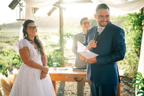 fotografo-em-osorio-litoral-norte-rio-grande-do-sul-felipe-lopes-fotografia-cerimonia-de-casamento-externo-por-do-sol-natureza-paisagem-campo-no-delicias-da-cancela-em-santo-antonio-da-patrulha-noivos'