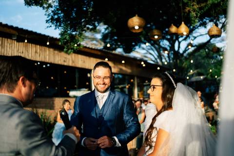 fotografo-em-osorio-litoral-norte-rio-grande-do-sul-felipe-lopes-fotografia-cerimonia-de-casamento-externo-por-do-sol-natureza-paisagem-campo-no-delicias-da-cancela-em-santo-antonio-da-patrulha-noivos'