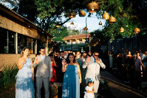 fotografo-em-osorio-litoral-norte-rio-grande-do-sul-felipe-lopes-fotografia-cerimonia-de-casamento-externo-por-do-sol-natureza-paisagem-campo-no-delicias-da-cancela-em-santo-antonio-da-patrulha-noivos'