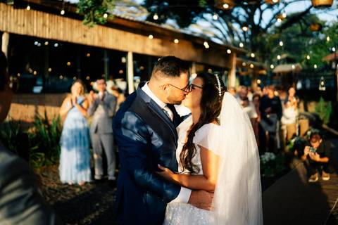 fotografo-em-osorio-litoral-norte-rio-grande-do-sul-felipe-lopes-fotografia-cerimonia-de-casamento-externo-por-do-sol-natureza-paisagem-campo-no-delicias-da-cancela-em-santo-antonio-da-patrulha-noivos'