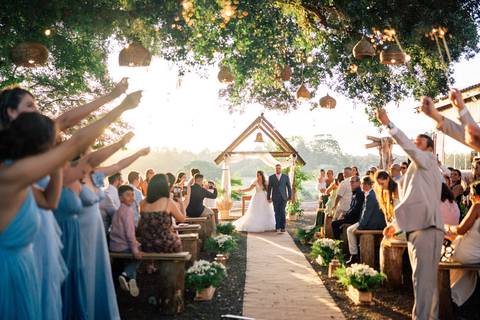 fotografo-em-osorio-litoral-norte-rio-grande-do-sul-felipe-lopes-fotografia-cerimonia-de-casamento-externo-por-do-sol-natureza-paisagem-campo-no-delicias-da-cancela-em-santo-antonio-da-patrulha-noivos'