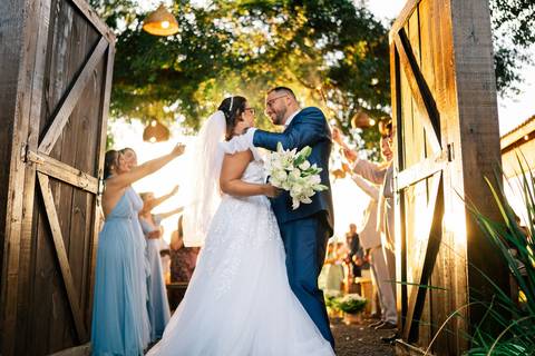 fotografo-em-osorio-litoral-norte-rio-grande-do-sul-felipe-lopes-fotografia-cerimonia-de-casamento-externo-por-do-sol-natureza-paisagem-campo-no-delicias-da-cancela-em-santo-antonio-da-patrulha-noivos'