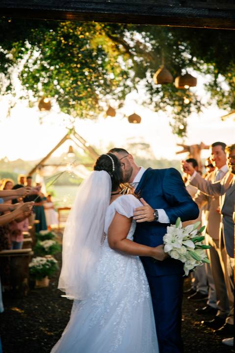 fotografo-em-osorio-litoral-norte-rio-grande-do-sul-felipe-lopes-fotografia-cerimonia-de-casamento-externo-por-do-sol-natureza-paisagem-campo-no-delicias-da-cancela-em-santo-antonio-da-patrulha-noivos'