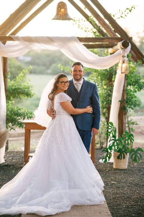 fotografo-em-osorio-litoral-norte-rio-grande-do-sul-felipe-lopes-fotografia-cerimonia-de-casamento-externo-por-do-sol-natureza-paisagem-campo-no-delicias-da-cancela-em-santo-antonio-da-patrulha-noivos'