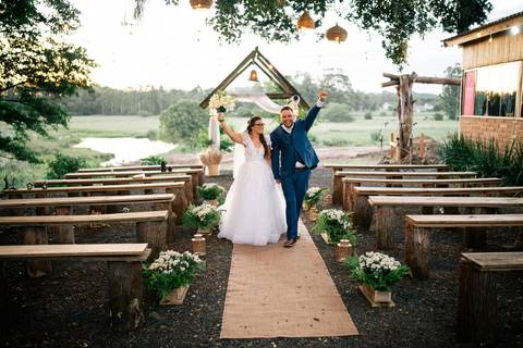 fotografo-em-osorio-litoral-norte-rio-grande-do-sul-felipe-lopes-fotografia-cerimonia-de-casamento-externo-por-do-sol-natureza-paisagem-campo-no-delicias-da-cancela-em-santo-antonio-da-patrulha-noivos'