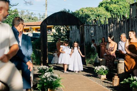fotografo-em-osorio-litoral-norte-rio-grande-do-sul-felipe-lopes-fotografia-cerimonia-de-casamento-externo-por-do-sol-natureza-paisagem-campo-no-delicias-da-cancela-em-santo-antonio-da-patrulha-noivos'