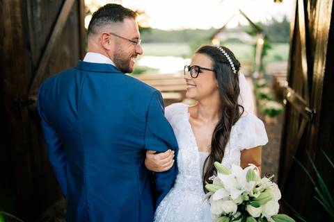 fotografo-em-osorio-litoral-norte-rio-grande-do-sul-felipe-lopes-fotografia-cerimonia-de-casamento-externo-por-do-sol-natureza-paisagem-campo-no-delicias-da-cancela-em-santo-antonio-da-patrulha-noivos'