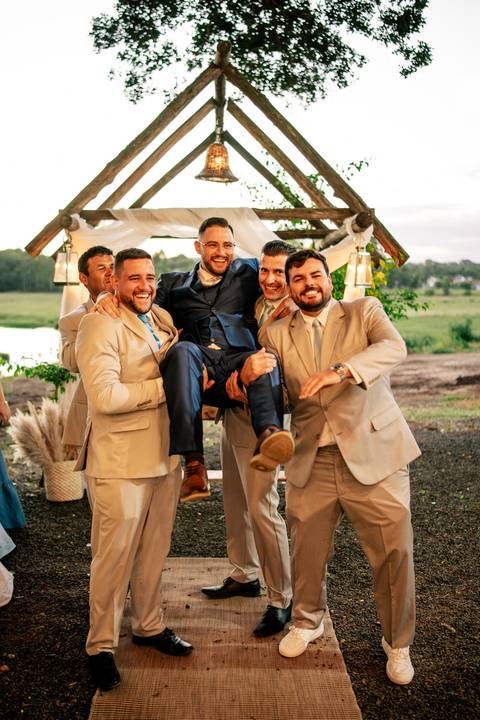 fotografo-em-osorio-litoral-norte-rio-grande-do-sul-felipe-lopes-fotografia-cerimonia-de-casamento-externo-por-do-sol-natureza-paisagem-campo-no-delicias-da-cancela-em-santo-antonio-da-patrulha-noivos'