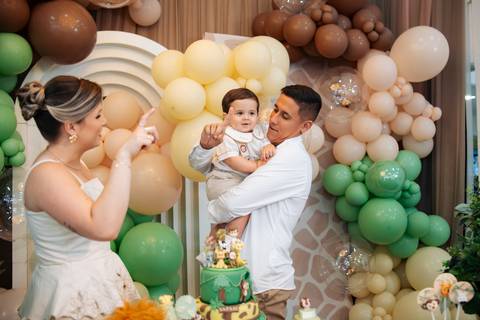 fotografo-em-osorio-litoral-norte-do-rio-grande-do-sul-felipe-lopes-fotografia-festa-de-1-aninho-de-zafari-menino-em-tramandai-espaco-medina-com-show-de-magica-bruno-mariotti'