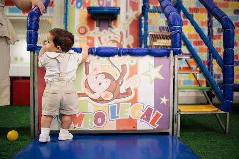 fotografo-em-osorio-litoral-norte-do-rio-grande-do-sul-felipe-lopes-fotografia-festa-de-1-aninho-de-zafari-menino-em-tramandai-espaco-medina-com-show-de-magica-bruno-mariotti'