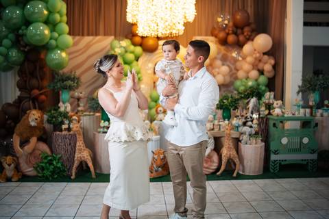 fotografo-em-osorio-litoral-norte-do-rio-grande-do-sul-felipe-lopes-fotografia-festa-de-1-aninho-de-zafari-menino-em-tramandai-espaco-medina-com-show-de-magica-bruno-mariotti'