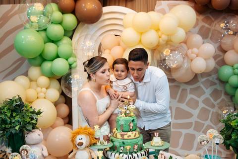 fotografo-em-osorio-litoral-norte-do-rio-grande-do-sul-felipe-lopes-fotografia-festa-de-1-aninho-de-zafari-menino-em-tramandai-espaco-medina-com-show-de-magica-bruno-mariotti'