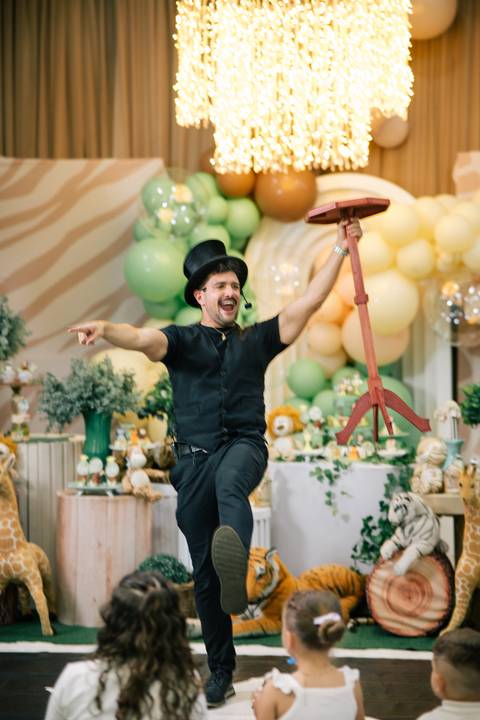 fotografo-em-osorio-litoral-norte-do-rio-grande-do-sul-felipe-lopes-fotografia-festa-de-1-aninho-de-zafari-menino-em-tramandai-espaco-medina-com-show-de-magica-bruno-mariotti'