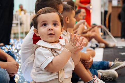 fotografo-em-osorio-litoral-norte-do-rio-grande-do-sul-felipe-lopes-fotografia-festa-de-1-aninho-de-zafari-menino-em-tramandai-espaco-medina-com-show-de-magica-bruno-mariotti'