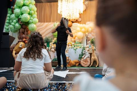 fotografo-em-osorio-litoral-norte-do-rio-grande-do-sul-felipe-lopes-fotografia-festa-de-1-aninho-de-zafari-menino-em-tramandai-espaco-medina-com-show-de-magica-bruno-mariotti'