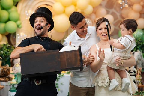 fotografo-em-osorio-litoral-norte-do-rio-grande-do-sul-felipe-lopes-fotografia-festa-de-1-aninho-de-zafari-menino-em-tramandai-espaco-medina-com-show-de-magica-bruno-mariotti'