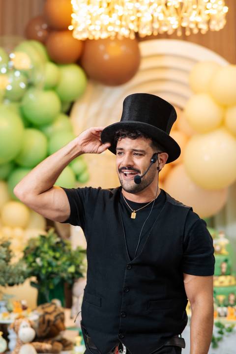 fotografo-em-osorio-litoral-norte-do-rio-grande-do-sul-felipe-lopes-fotografia-festa-de-1-aninho-de-zafari-menino-em-tramandai-espaco-medina-com-show-de-magica-bruno-mariotti'