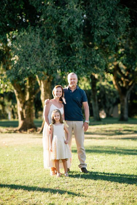 fotografo-em-osorio-litoral-norte-do-rio-grande-do-sul-ensaio-de-familia-grande-geracoes-fotos-leves-espontaneas-atemporais-externas-por-do-sol-parque-historico-osorio-rs'