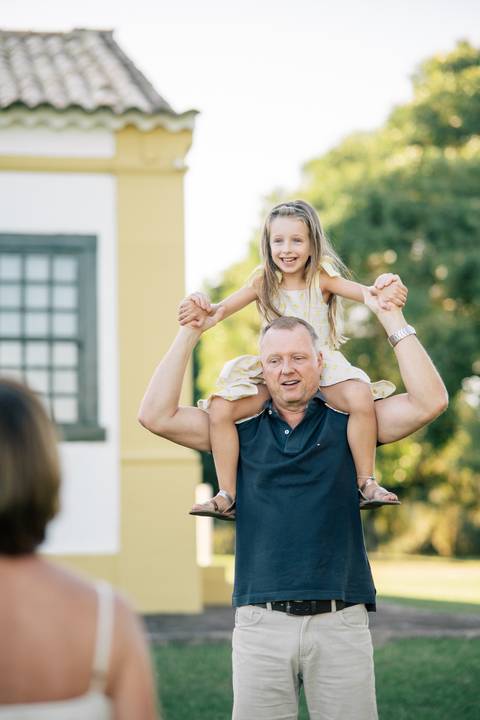 fotografo-em-osorio-litoral-norte-do-rio-grande-do-sul-ensaio-de-familia-grande-geracoes-fotos-leves-espontaneas-atemporais-externas-por-do-sol-parque-historico-osorio-rs'