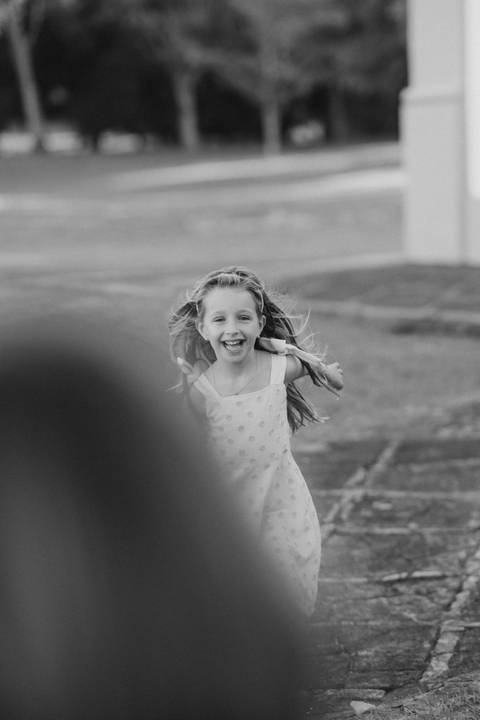 fotografo-em-osorio-litoral-norte-do-rio-grande-do-sul-ensaio-de-familia-grande-geracoes-fotos-leves-espontaneas-atemporais-externas-por-do-sol-parque-historico-osorio-rs'