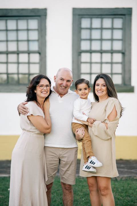 fotografo-em-osorio-litoral-norte-do-rio-grande-do-sul-ensaio-de-familia-grande-geracoes-fotos-leves-espontaneas-atemporais-externas-por-do-sol-parque-historico-osorio-rs'