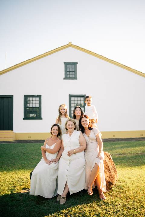 fotografo-em-osorio-litoral-norte-do-rio-grande-do-sul-ensaio-de-familia-grande-geracoes-fotos-leves-espontaneas-atemporais-externas-por-do-sol-parque-historico-osorio-rs'