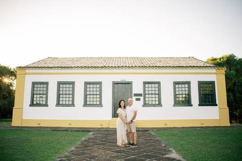 fotografo-em-osorio-litoral-norte-do-rio-grande-do-sul-ensaio-de-familia-grande-geracoes-fotos-leves-espontaneas-atemporais-externas-por-do-sol-parque-historico-osorio-rs'
