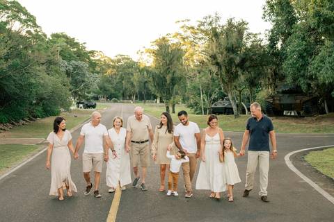 fotografo-em-osorio-litoral-norte-do-rio-grande-do-sul-ensaio-de-familia-grande-geracoes-fotos-leves-espontaneas-atemporais-externas-por-do-sol-parque-historico-osorio-rs'