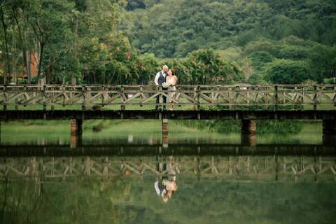 fotografo-em-osorio-litoral-norte-do-rio-grande-do-sul-felipe-lopes-fotografia-ensaio-de-pre-wedding-noivos-pre-casamento-casal-externo-natureza-espontaneo-ecoland-hotel-igrejinha-fotos-na-chuva'