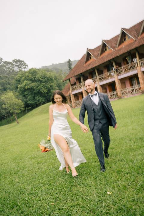fotografo-em-osorio-litoral-norte-do-rio-grande-do-sul-felipe-lopes-fotografia-ensaio-de-pre-wedding-noivos-pre-casamento-casal-externo-natureza-espontaneo-ecoland-hotel-igrejinha-fotos-na-chuva'