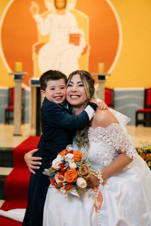 fotografo-em-osorio-litoral-norte-rio-grande-do-sul-felipe-lopes-fotografia-cerimonia-noturna-de-casamento-na-igreja-catolica-fotos-na-chuva-noivos'