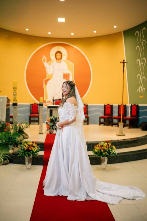 fotografo-em-osorio-litoral-norte-rio-grande-do-sul-felipe-lopes-fotografia-cerimonia-noturna-de-casamento-na-igreja-catolica-fotos-na-chuva-noivos'