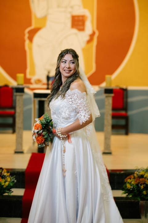 fotografo-em-osorio-litoral-norte-rio-grande-do-sul-felipe-lopes-fotografia-cerimonia-noturna-de-casamento-na-igreja-catolica-fotos-na-chuva-noivos'