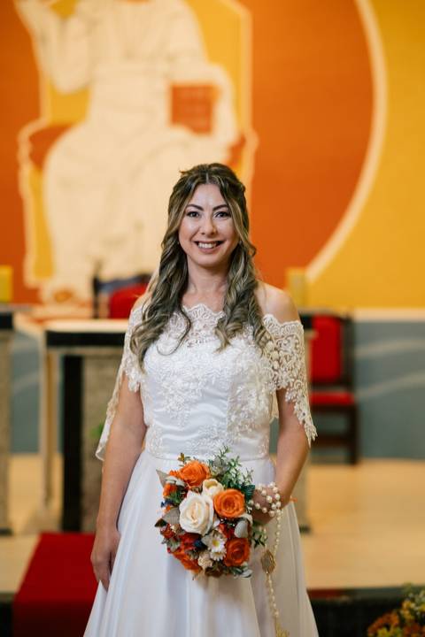 fotografo-em-osorio-litoral-norte-rio-grande-do-sul-felipe-lopes-fotografia-cerimonia-noturna-de-casamento-na-igreja-catolica-fotos-na-chuva-noivos'