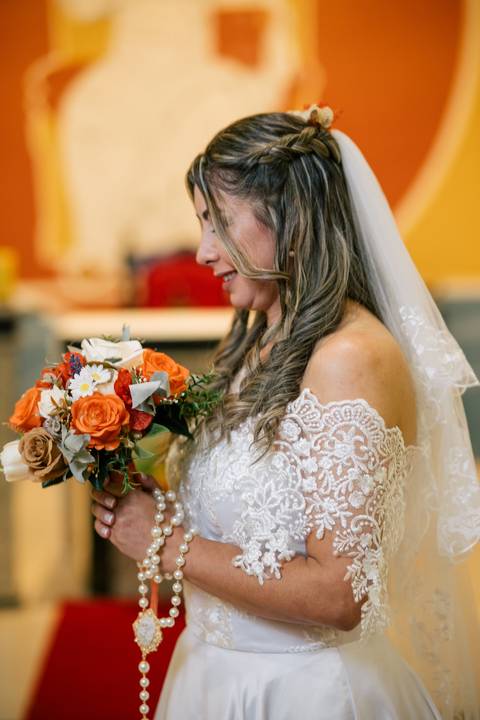 fotografo-em-osorio-litoral-norte-rio-grande-do-sul-felipe-lopes-fotografia-cerimonia-noturna-de-casamento-na-igreja-catolica-fotos-na-chuva-noivos'