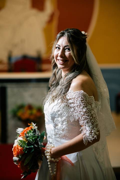fotografo-em-osorio-litoral-norte-rio-grande-do-sul-felipe-lopes-fotografia-cerimonia-noturna-de-casamento-na-igreja-catolica-fotos-na-chuva-noivos'