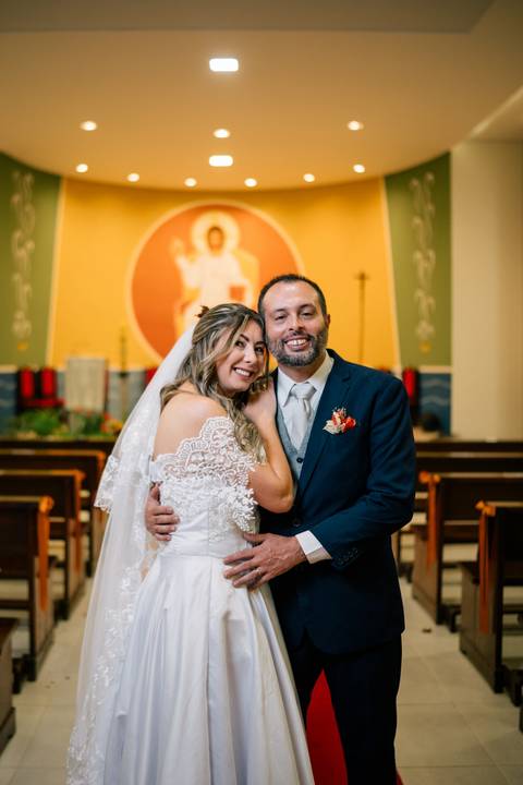 fotografo-em-osorio-litoral-norte-rio-grande-do-sul-felipe-lopes-fotografia-cerimonia-noturna-de-casamento-na-igreja-catolica-fotos-na-chuva-noivos'