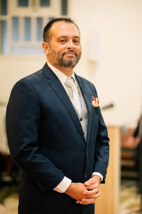fotografo-em-osorio-litoral-norte-rio-grande-do-sul-felipe-lopes-fotografia-cerimonia-noturna-de-casamento-na-igreja-catolica-fotos-na-chuva-noivos'
